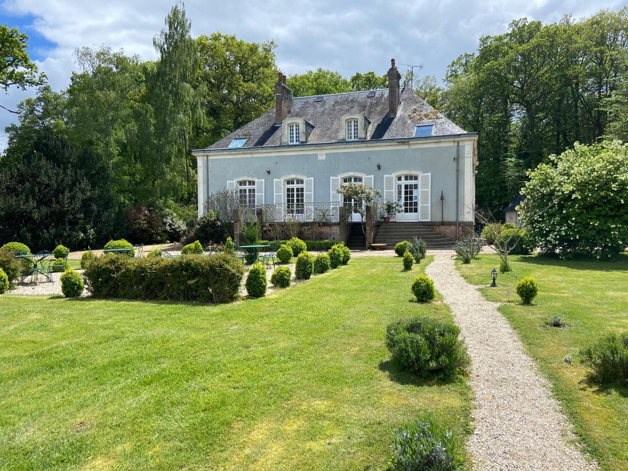 Hotel Les Grands Chênes Saint-Fargeau  Eksteriør billede